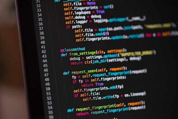 Budowanie przewagi konkurencyjnej przez firmę programistyczną